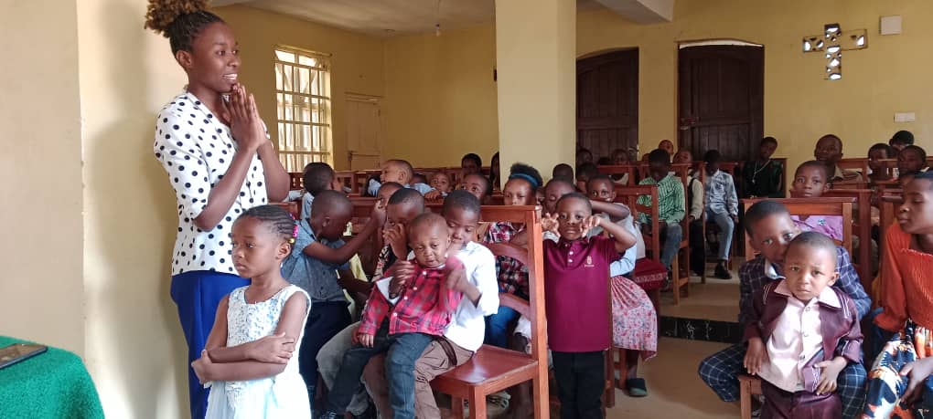 Sensibilisation des enfants dans la ville de Bukavu sur les dangers liés aux restes explosifs de guerre